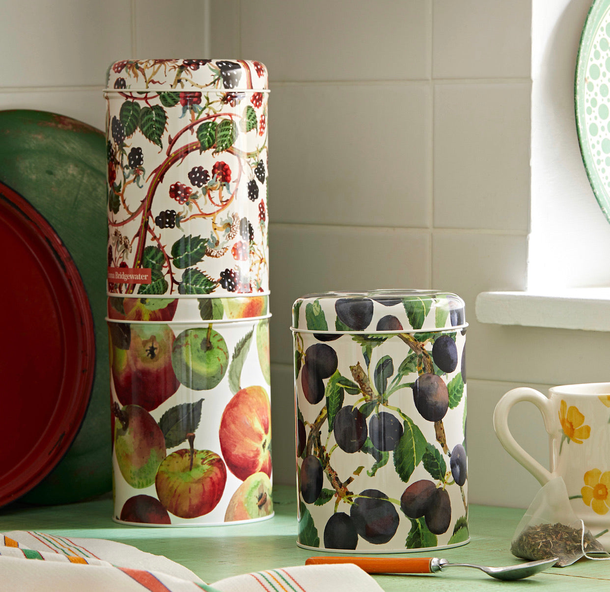 Vegetable Garden Apples Set of 3 Round Tin Caddies Boxed
