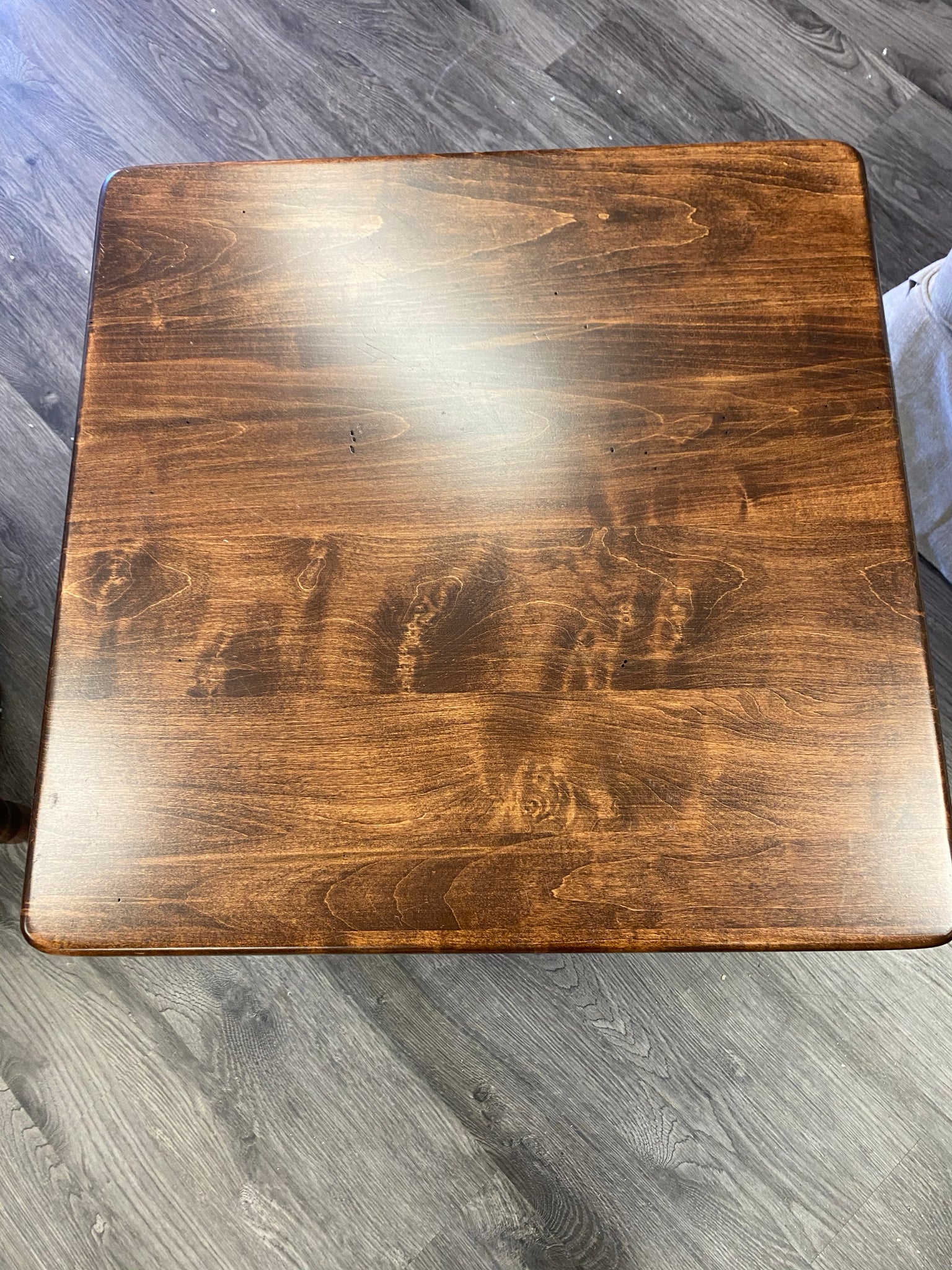 T2305 W. MAPLE COUNTRY END TABLE