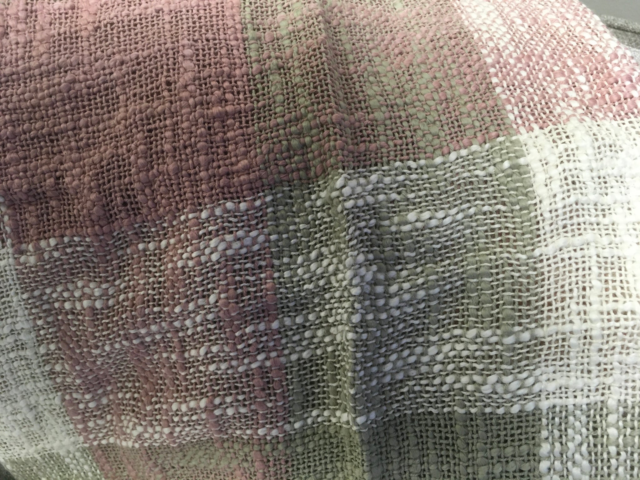 Throw-pink/green check